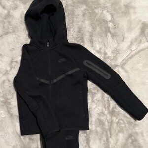 NIKE TECH FLEECE OUTFIT